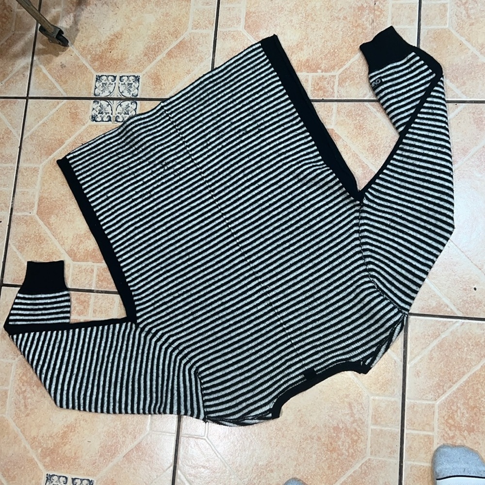 Striped Black and White Crewneck Sweater - Picture 5 of 6